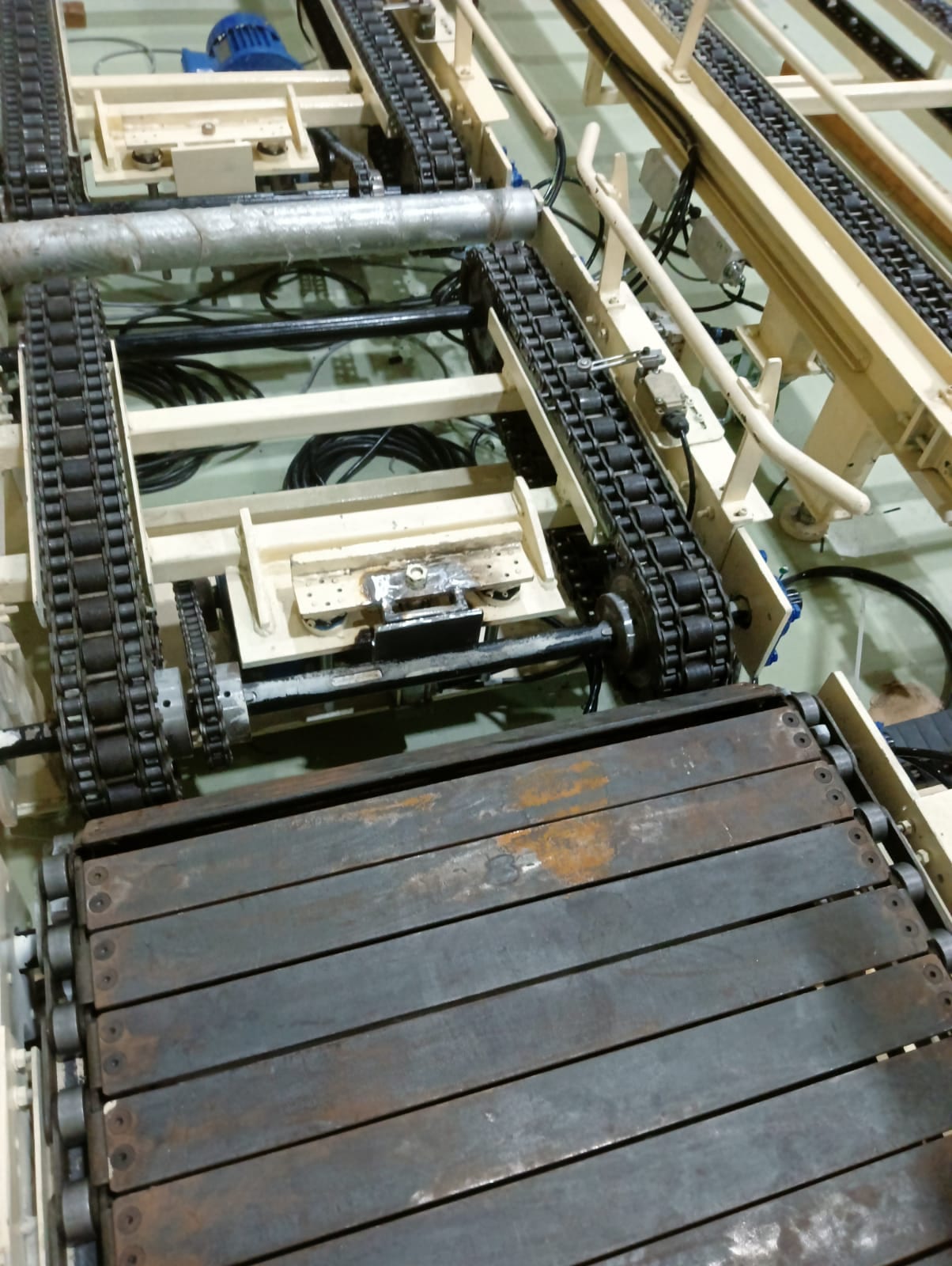 Proyek conveyor system untuk lini produksi berskala besar di Bekasi
